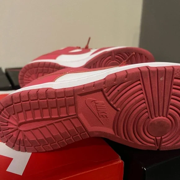 Nike Dunk Low
Archeo Pink (Women's) - Picture 5 of 11